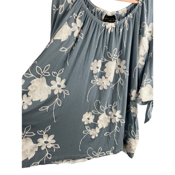 Liv Los Angeles Embroidered Floral Soft Blue Peasant Top Women Size 3X - Picture 6 of 12